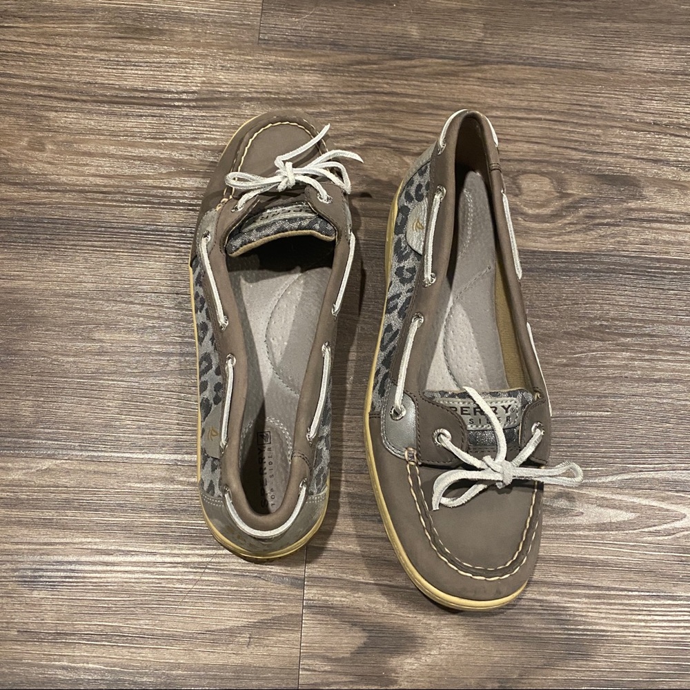 SPERRY: Deck Shoes